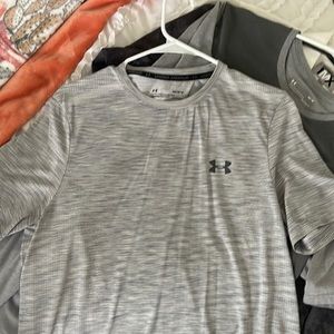 Under armour tee shirt
